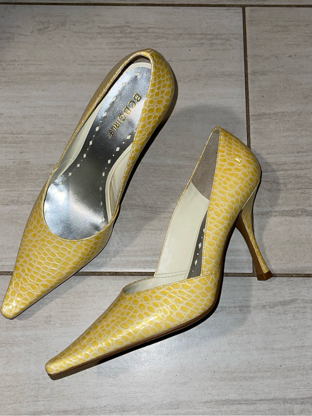BCBGMaxazria Y2K Yellow Animal Print Croc-Embossed Pointed Toe Pumps - Picture 9 of 9